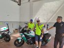 Un gruppo di ragazzi disabili in visita al comando della Polizia locale di Grugliasco