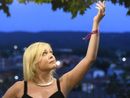 Una gara di stand-up comedy dedicata a Elisa Van Eynde. I genitori: "Trasformaiamo il dolore in energia creativa"