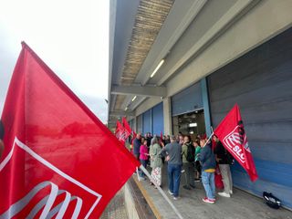 Presidio e protesta dei lavoratori di PostalCoop a Grugliasco