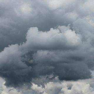 Meteo: a Torino l'autunno si fa sentire con cieli grigi e uggiosi, ma senza grandi piogge
