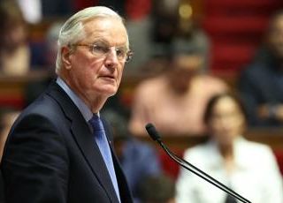 Francia, Barnier all'Eliseo da Macron per rassegnare le dimissioni