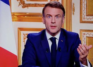 Francia, Macron: &quot;Nominerò premier nei prossimi giorni, resterò presidente fino a fine mandato&quot;