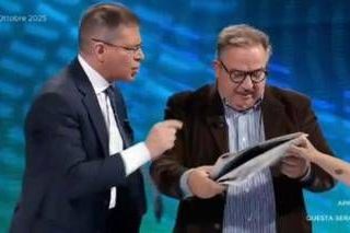 Capezzone-Telese, lite in tv sulla Flotilla tra "buffone" e "fascista" Capezzone-Telese, lite in tv sulla Flotilla tra "buffone" e "fascista"