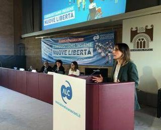 Fine vita, Ass. Coscioni: "Il Parlamento approvi la nostra proposta di legge di iniziativa popolare" Fine vita, Ass. Coscioni: "Il Parlamento approvi la nostra proposta di legge di iniziativa popolare"