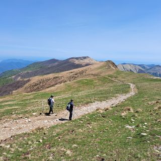 Nuova segnaletica per i sentieri del Parco Alpi Liguri: investimento per la valorizzazione e messa in sicurezza degli itinerari