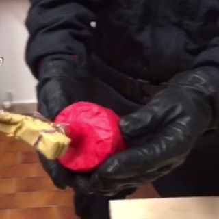 Sequestro di petardi e botti illegali mostrati dai carabinieri