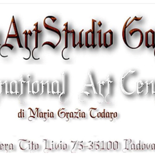 Un compleanno magico per l’artista internazionale Fabiana Macaluso con la visita di Cherif Karamoko alla Queen Art Studio Gallery