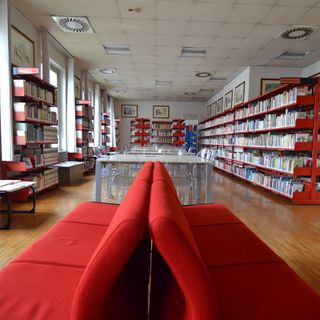 Grugliasco, riaperte le sale di lettura della biblioteca civica Neruda: 12 postazioni su prenotazione