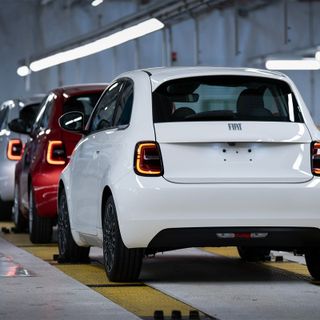 Nonostante l'arrivo della 500 ibrida, Mirafiori si svuota ancora