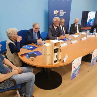 Una foto del tavolo dei relatori