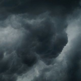 nuvole nere nel cielo