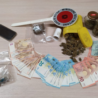 Collegno, arrestato per spaccio: in casa nascondeva hashish e marijuana