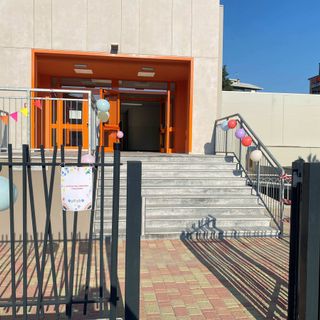 ingresso scuola baracca