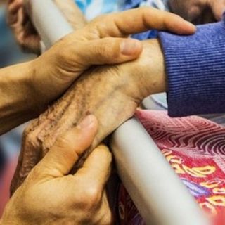 Coronavirus, in via degli Artisti a Torino nasce il Comitato &quot;Parenti vittime delle Rsa&quot;