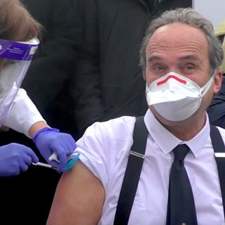 Il professor Giovanni Di Perri, primo vaccinato anti-Covid in Piemonte