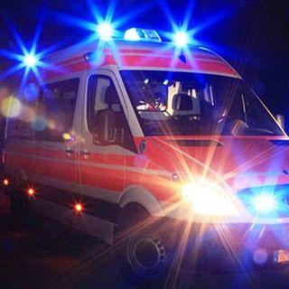 Tragedia a Grugliasco: uomo muore folgorato in casa mentre cambia una presa elettrica