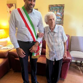 Grugliasco, la città fa gli auguri a Nonna Nelda Cardo per i suoi 100 anni
