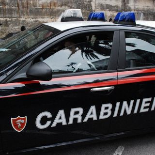 26enne accoltellato nella notte in piazzale Michelangelo a Venaria Reale
