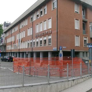Grugliasco: cede una parte del terreno, chiuso l'accesso al Comune da piazza Matteotti