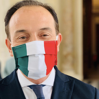 Covid, Cirio firma la nuova ordinanza: niente alcol dopo le 21, registro clienti nei ristoranti, chiusura notturna delle attività commerciali