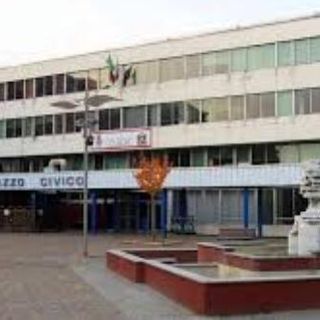 Una immagine del municipio di Collegno