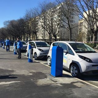 Colonnine di ricarica dei veicoli elettrici (foto di archivio)