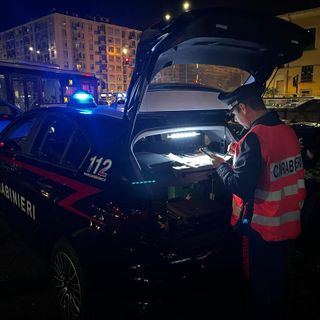 Accoltella i cognati dopo una lite, poi si taglia per simulare un’aggressione: arrestato a Rivoli