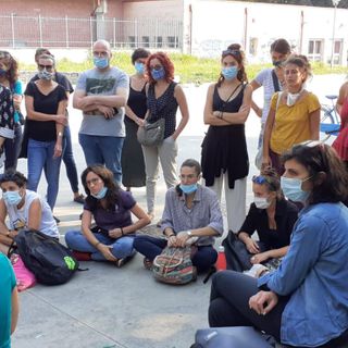 Scuola, docenti precari in presidio davanti al “Majorana” di Grugliasco