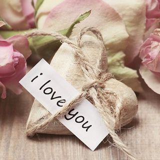 Pilastro della famiglia, ieri come oggi. Tanti auguri, Mamma
