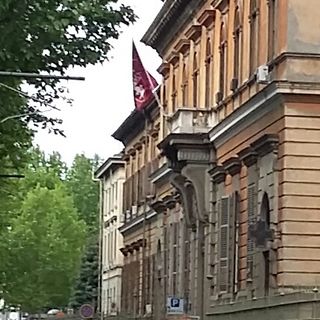 I balconi di Torino e provincia colorati di granata per ricordare il Grande Torino (FOTO e VIDEO)