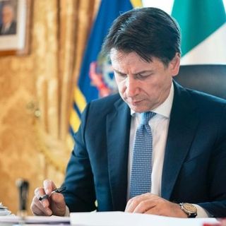 Coronavirus, nuova stretta in arrivo: locali chiusi alle 23 e probabile obbligo di mascherina all'aperto