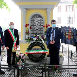 cerimonia con sindaci e istituzioni a Grugliasco