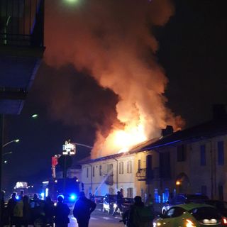 Incendio in via La Salle a Grugliasco, a fuoco una casa di due piani (FOTO e VIDEO)