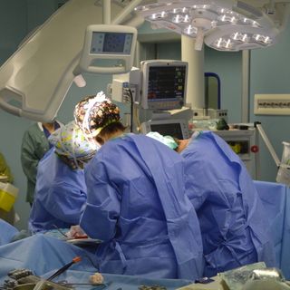 cardiologi al lavoro - foto di repertorio