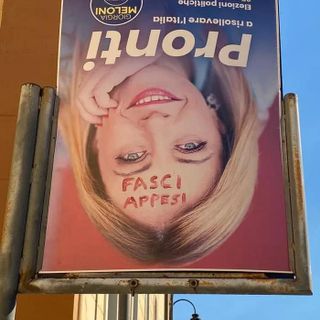 manifesto meloni vandalizzato