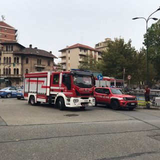 L'intervento dei vigili del Fuoco all'altezza della fermata &quot;Racconigi&quot;