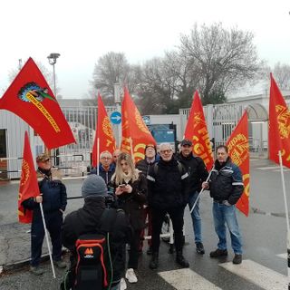 Terzo giorno di proteste a Mirafiori: Fiom e Fismic fuori dalla porta 2