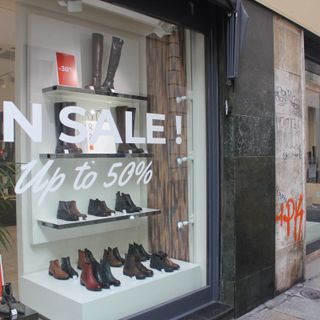 Sabato via ai saldi estivi in Piemonte, Confesercenti: "Scontrino medio da 140 euro". Ma dilagano gli sconti anticipati