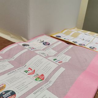 Elezioni 2022, per gli exit poll Fratelli d'Italia è il primo partito. Centrodestra tra il 41 e il 45%, Centrosinistra tra il 25,5 e il 29,5%