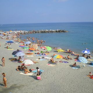 Spiagge libere accessibili nell'estate 2020? Le amministrazioni savonesi al Governo: &quot;Da soli non ce la facciamo&quot;