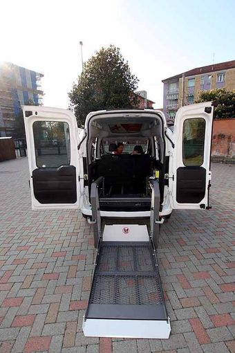 Fiat Doblo per trasporto carrozzine Fiat Doblo per trasporto carrozzine