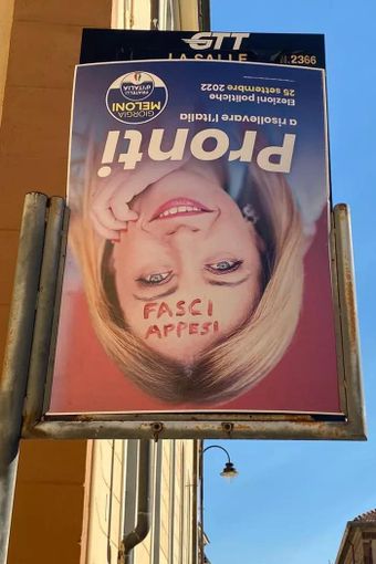 manifesto meloni vandalizzato