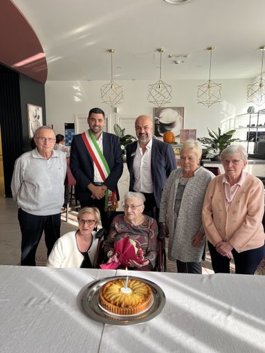 Grugliasco festeggia i 100 anni di nonna Maria Grugliasco festeggia i 100 anni di nonna Maria