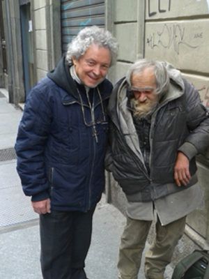 "Basta multe alla mensa dei poveri" "Basta multe alla mensa dei poveri"