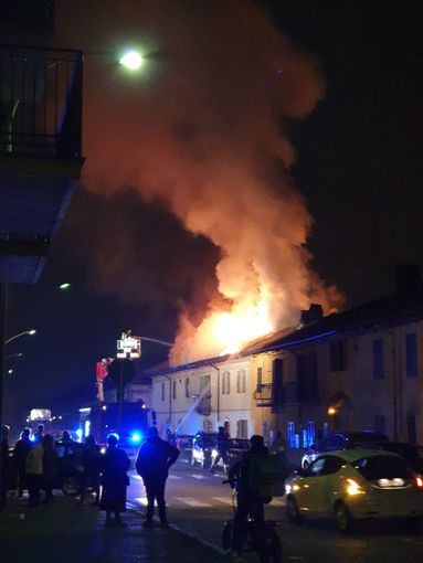 Incendio in via La Salle a Grugliasco, a fuoco una casa di due piani (FOTO e VIDEO) Incendio in via La Salle a Grugliasco, a fuoco una casa di due piani (FOTO e VIDEO)