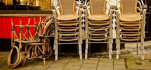 A Torino tornano bar e ristoranti, ma 3 serrande su 10 rimarranno abbassate. "Con la movida rischio assembramenti"