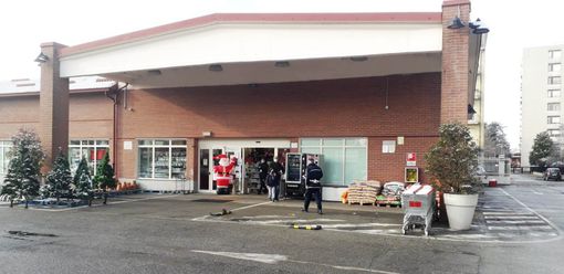 Il controllo della polizia municipale al bazar ha permesso di scoprire fuochi d'artificio vietati alla vendita