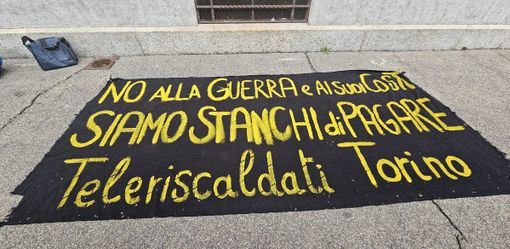 protesta con striscioni protesta con striscioni