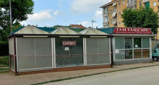 Messa in sicurezza a Grugliasco la porzione del chiosco andata a fuoco Messa in sicurezza a Grugliasco la porzione del chiosco andata a fuoco