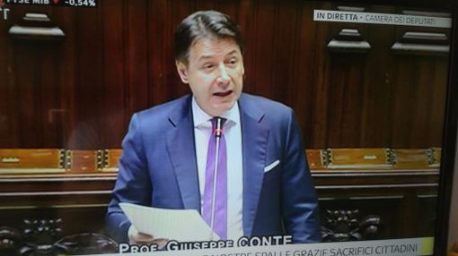 Conte alla Camera sul Decreto Rilancio: &quot;Il peggio è alle spalle, dopo 3 mesi. Riaprire è un rischio calcolato, ma serve prudenza&quot;